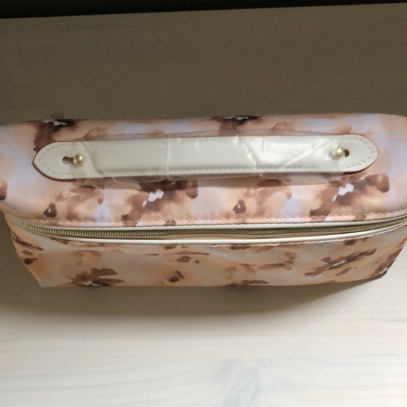 New Estée Lauder Makeup Bag - Picture 4 of 4